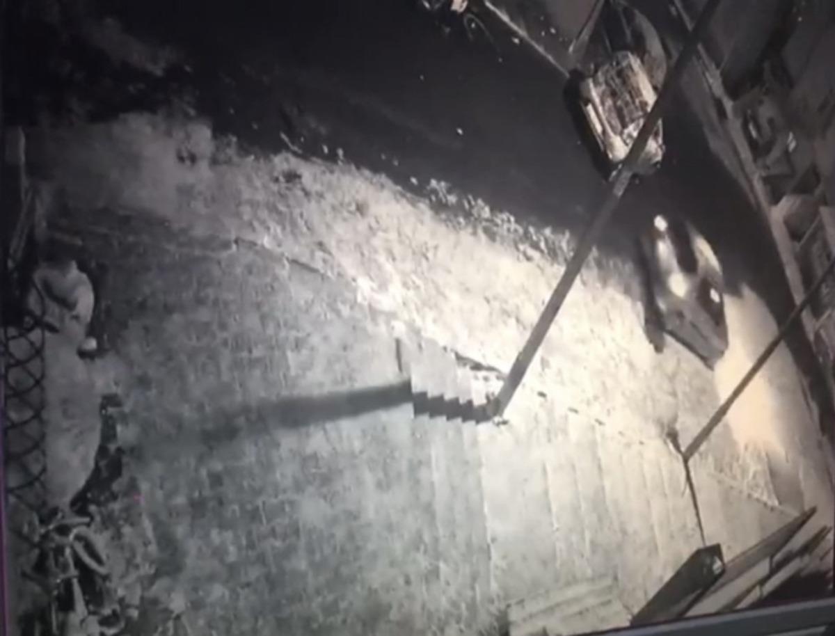 (&Ouml;zel) İstanbul&rsquo;da feci kaza: Otomobil aşağıya u&ccedil;tu