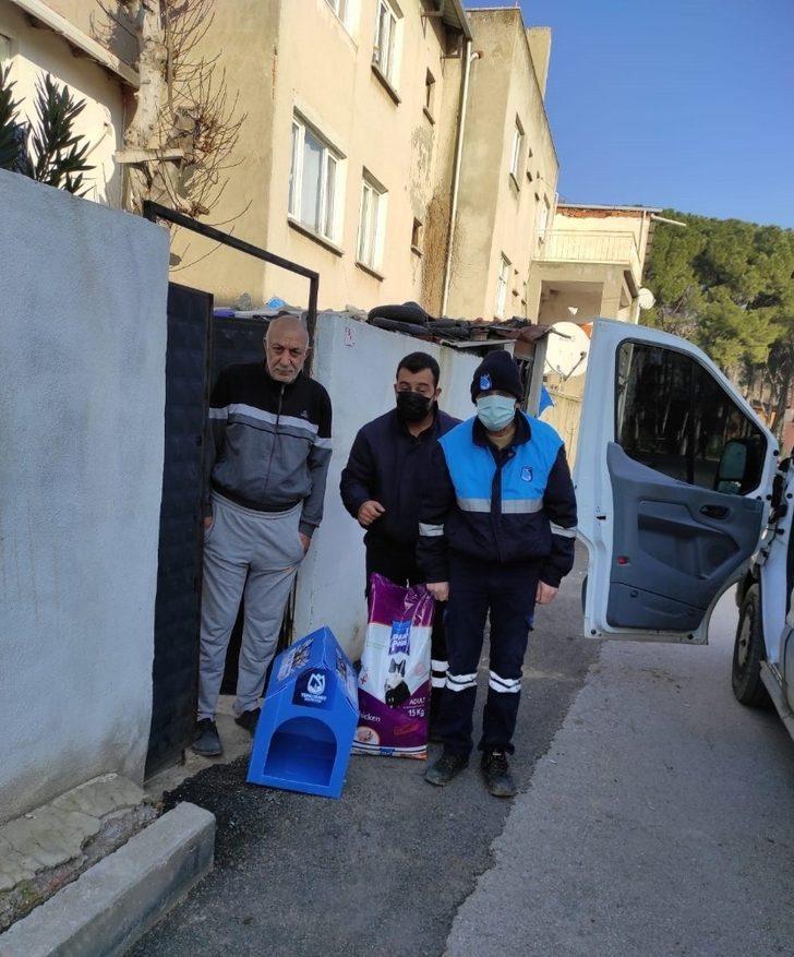 Yunusemre Belediyesi soğuk kış günlerinde sokak hayvanlarını unutmadı G3