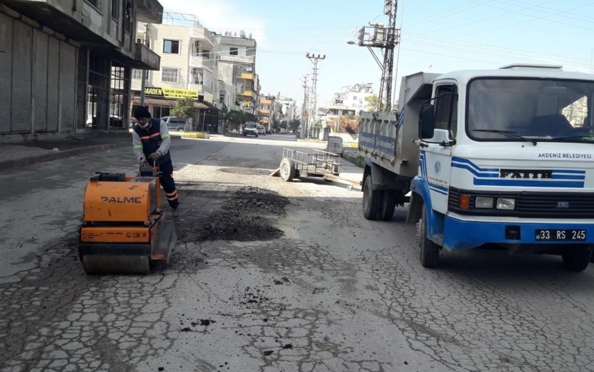 Akdeniz&rsquo;de yol ve kaldırım &ccedil;alışmaları s&uuml;r&uuml;yor