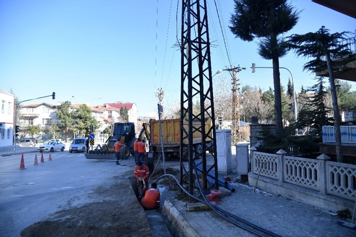 Isparta&rsquo;da elektrik hatları yer altına alınıyor