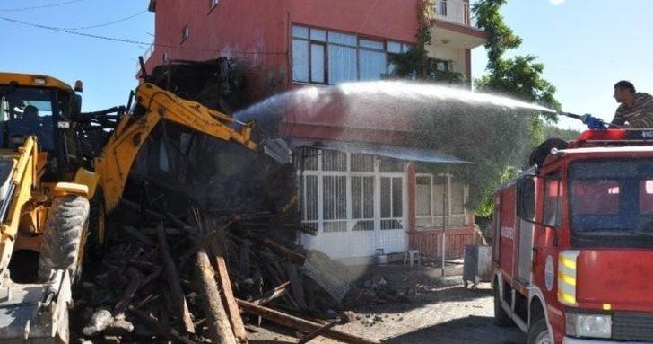 Köylerdeki metruk binalar yıkılıyor G3