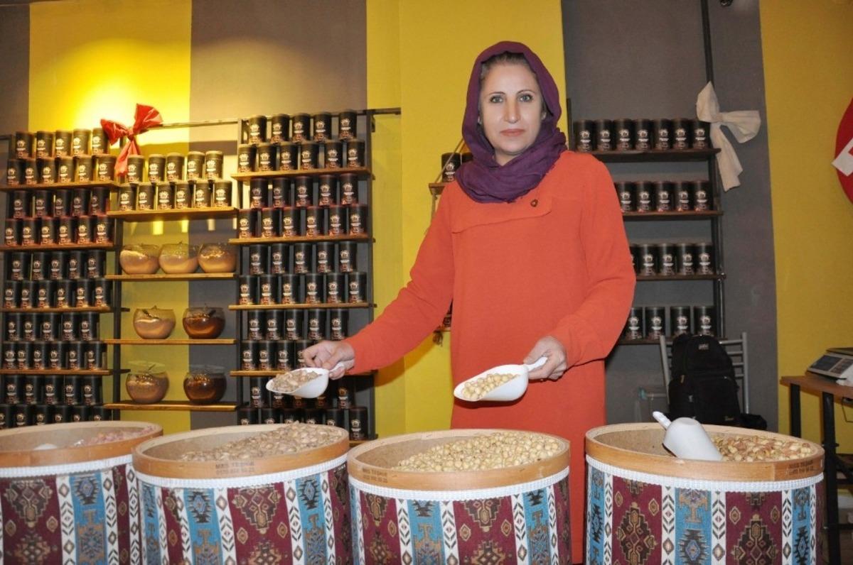 Kızıltepe&rsquo;de kadın girişimci pandemiye rağmen iş yeri a&ccedil;tı