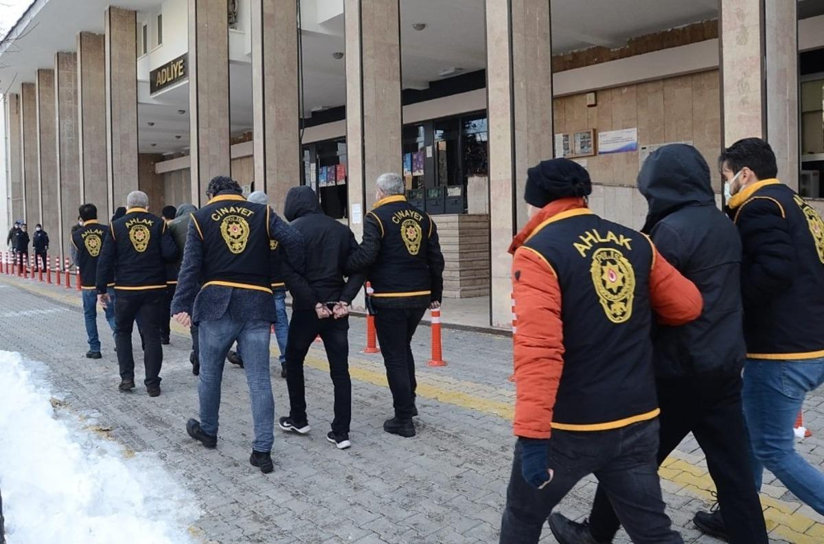 Eskort sitesine b&uuml;y&uuml;k darbe