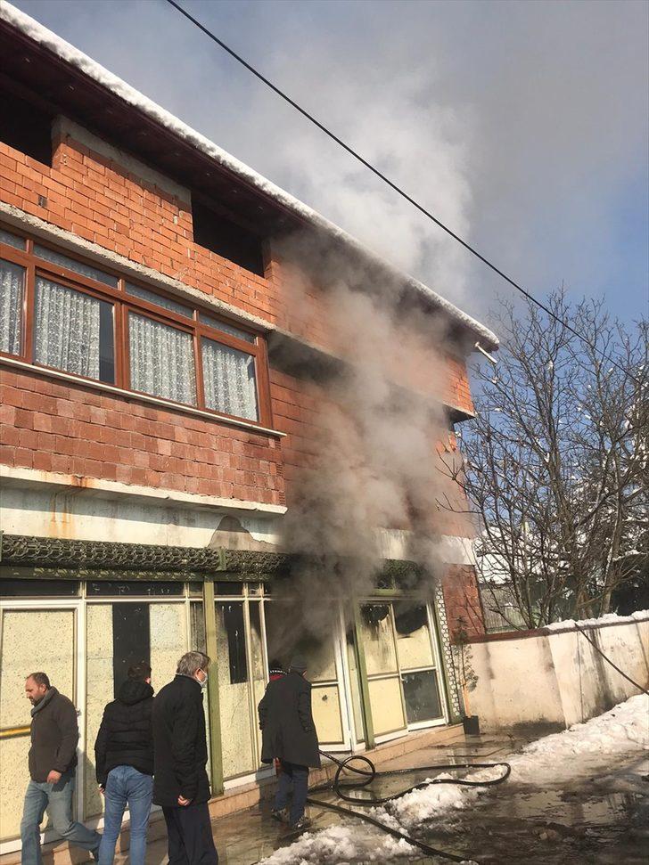 Düzce'de mobilya atölyesinde çıkan yangın hasara neden oldu G4