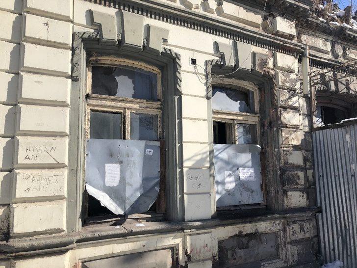 Kars’ta tarihi evler yıkılıyor G2