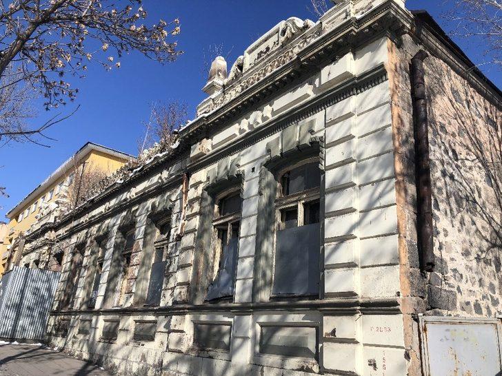 Kars’ta tarihi evler yıkılıyor G4