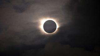 'Güneş tutulması 8.5 veya 9.5 şiddetinde bir depremi tetikleyecek'