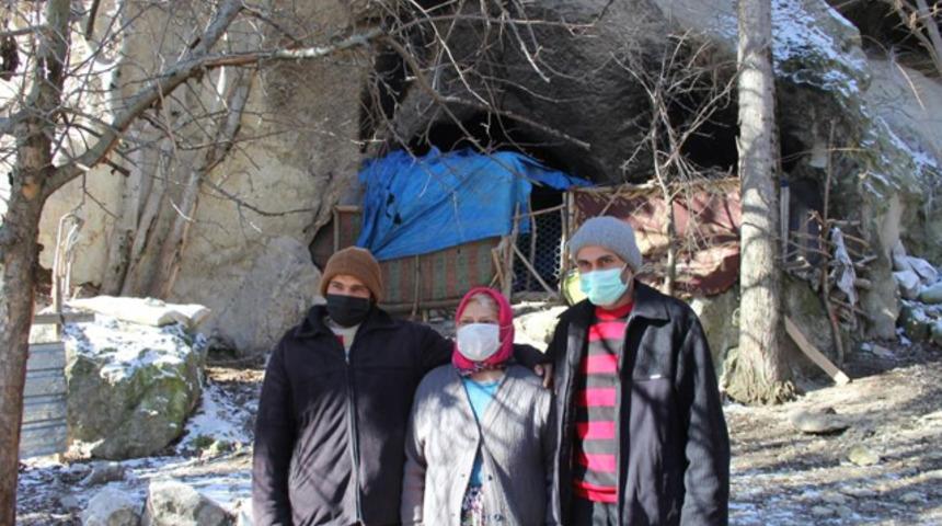 30 yıl mağarada yaşadılar: Okuyamadım ama ben çocuklarımı okuttum