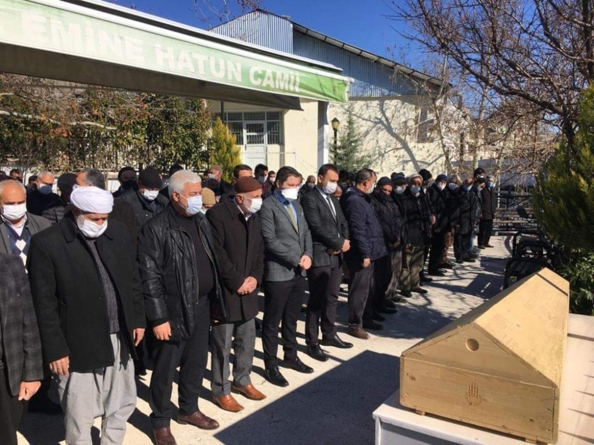 AK Parti Gerger Eski İl&ccedil;e Başkanı Alparslan toprağa verildi