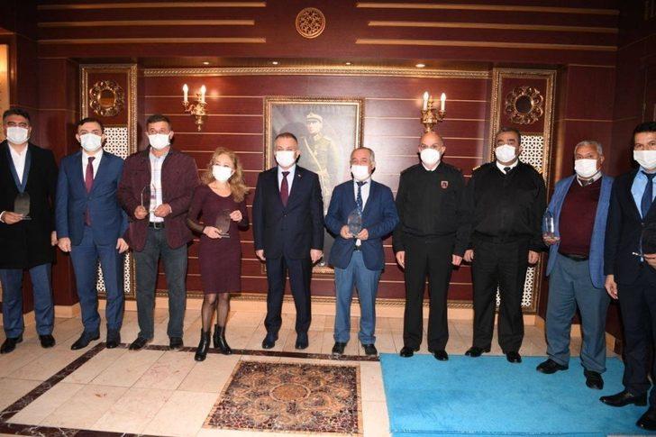 Trafikte 5 yıldır cezai işlem uygulanmayan 6 sürücüye plaket G1