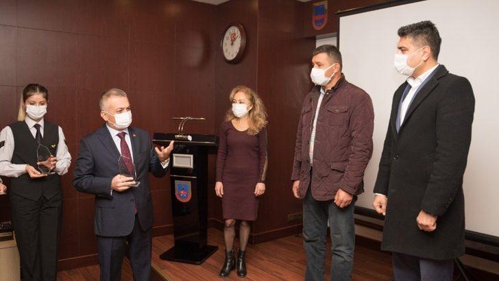 Trafikte 5 yıldır cezai işlem uygulanmayan 6 sürücüye plaket G2