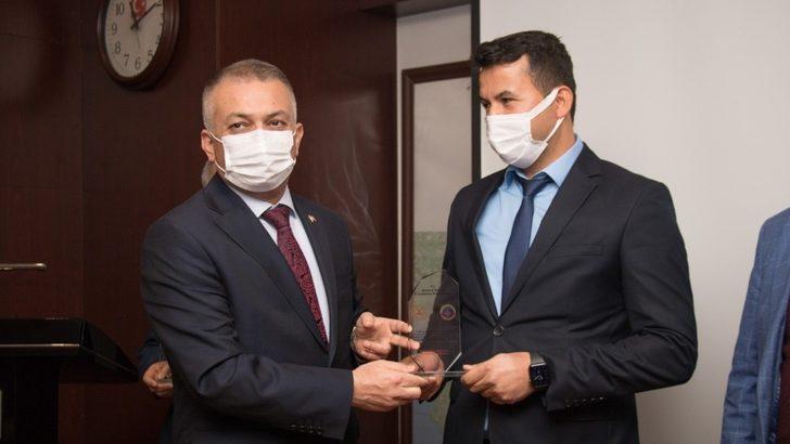 Trafikte 5 yıldır cezai işlem uygulanmayan 6 sürücüye plaket G3