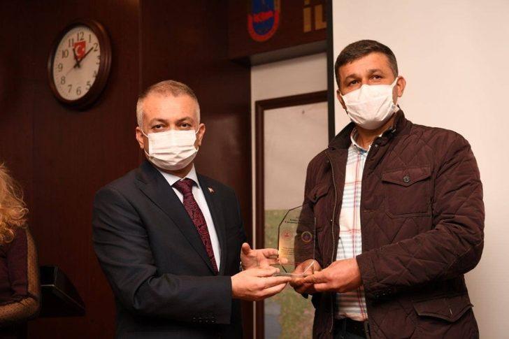 Trafikte 5 yıldır cezai işlem uygulanmayan 6 sürücüye plaket G5