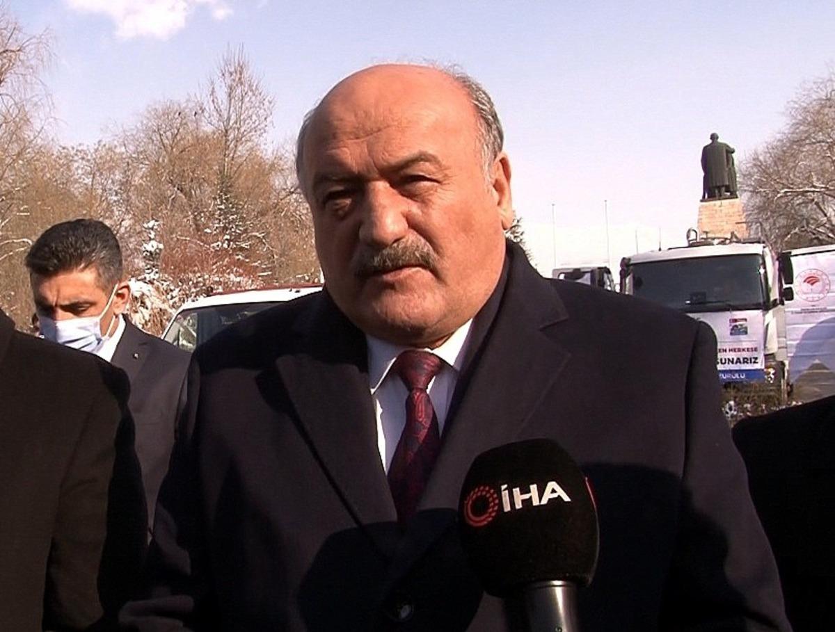 Tedavi olamazsa duyamayacak olan Yağmur&rsquo;a Milletvekili Karaman el uzattı