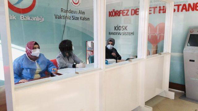 Körfez Belediyesi, sağlık çalışanları için paravan yaptı