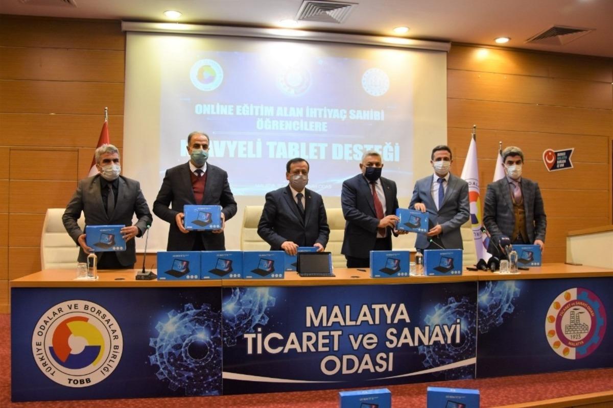 &Ouml;ğrencilere tablet desteği