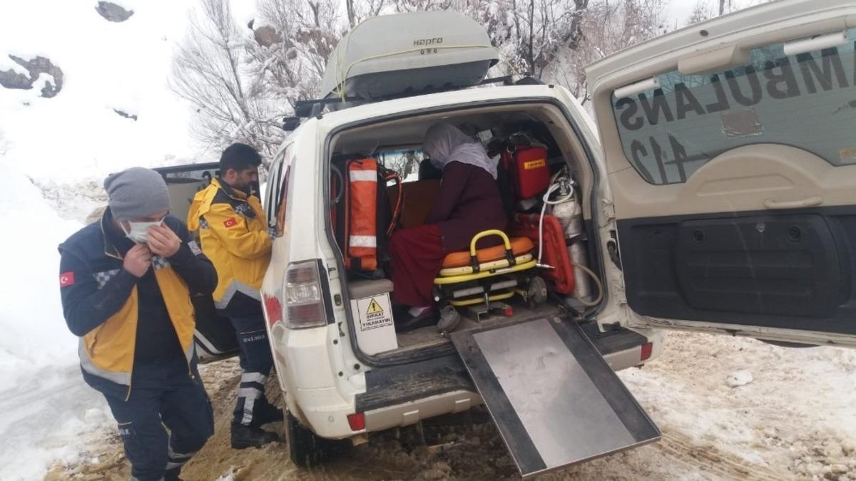 Diyarbakır B&uuml;y&uuml;kşehir Belediyesi ekipleri, hasta kadının imdadına yetişti