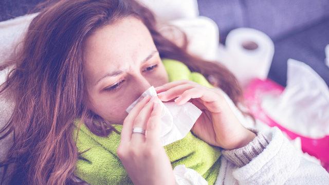 Burun tıkanıklığı nasıl geçer? Çözümü çok basit, her evde bulunuyor! 