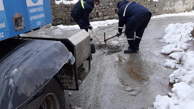 DİSKİ, donan şebekelere müdahale ederek sorunu çözdü