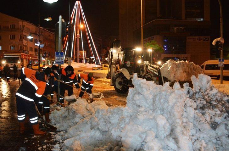 Kdz. Ereğli’de kar kütleleri kaldırılıyor G2