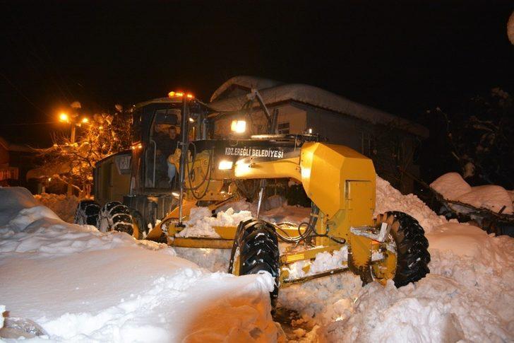Kdz. Ereğli’de kar kütleleri kaldırılıyor G4