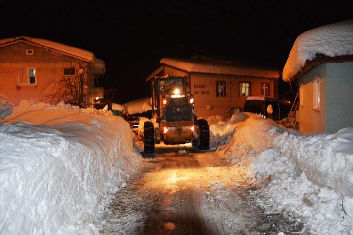 Kdz. Ereğli’de kar kütleleri kaldırılıyor G5
