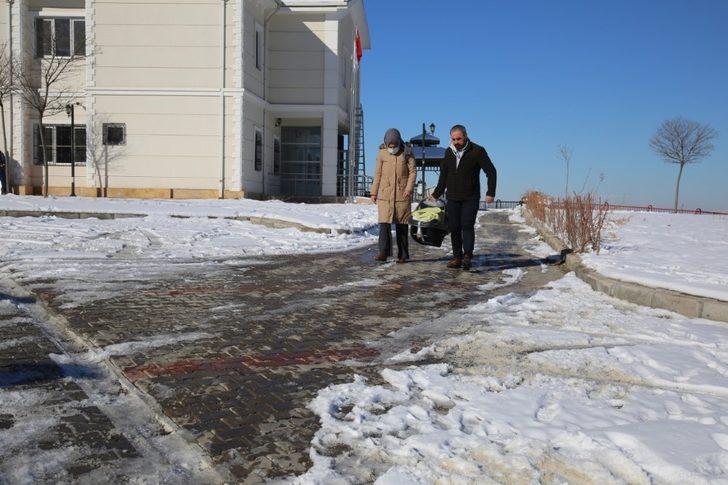 Aşı olacak çocukların yardımına kurtarma ekipleri yetişti G3