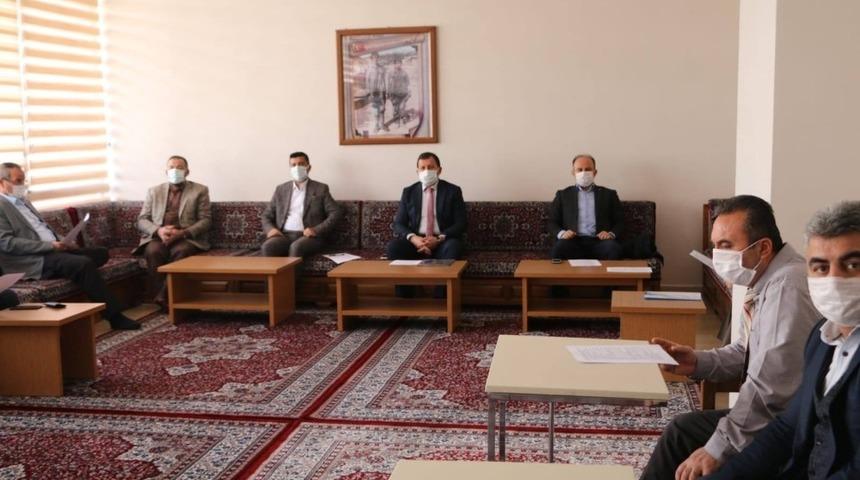 Ali İhsan Kabakcı birim m&uuml;d&uuml;rleri ile toplantı yaptı