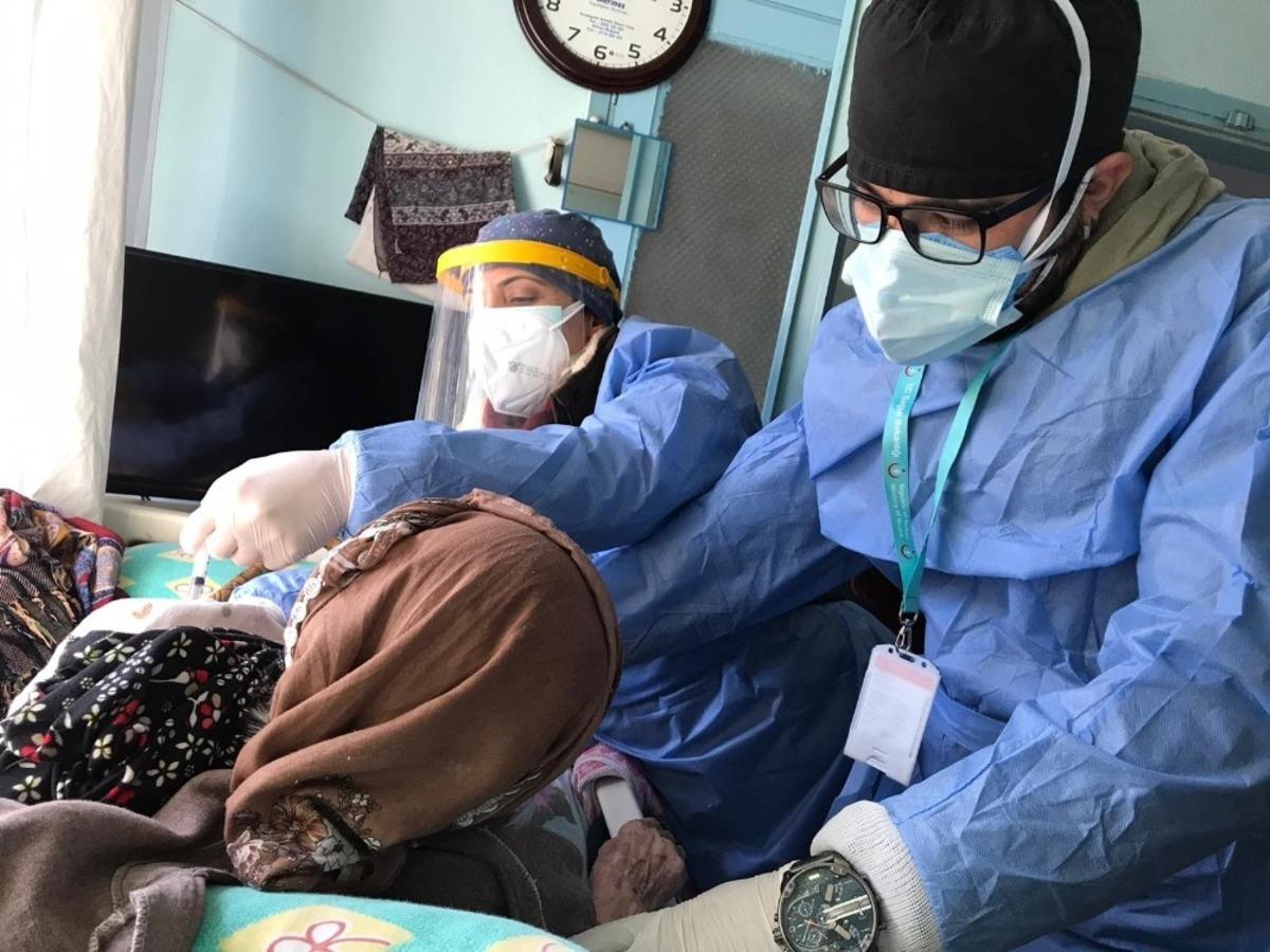 Denizli&rsquo;de 13 bin sağlık &ccedil;alışanı aşı oldu