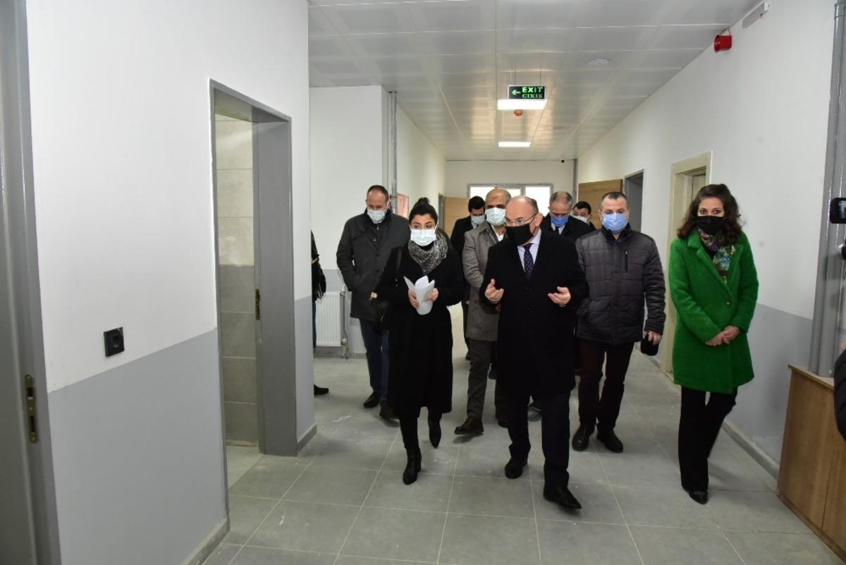 Vali Karadeniz&rsquo;den inşaatı biten okullarda inceleme