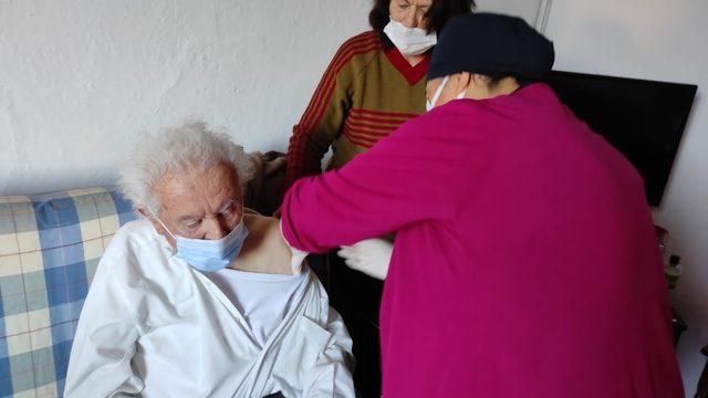 Selendi’de evde aşılama başladı