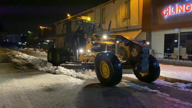 Serdivan’da karla mücadele sürüyor G4