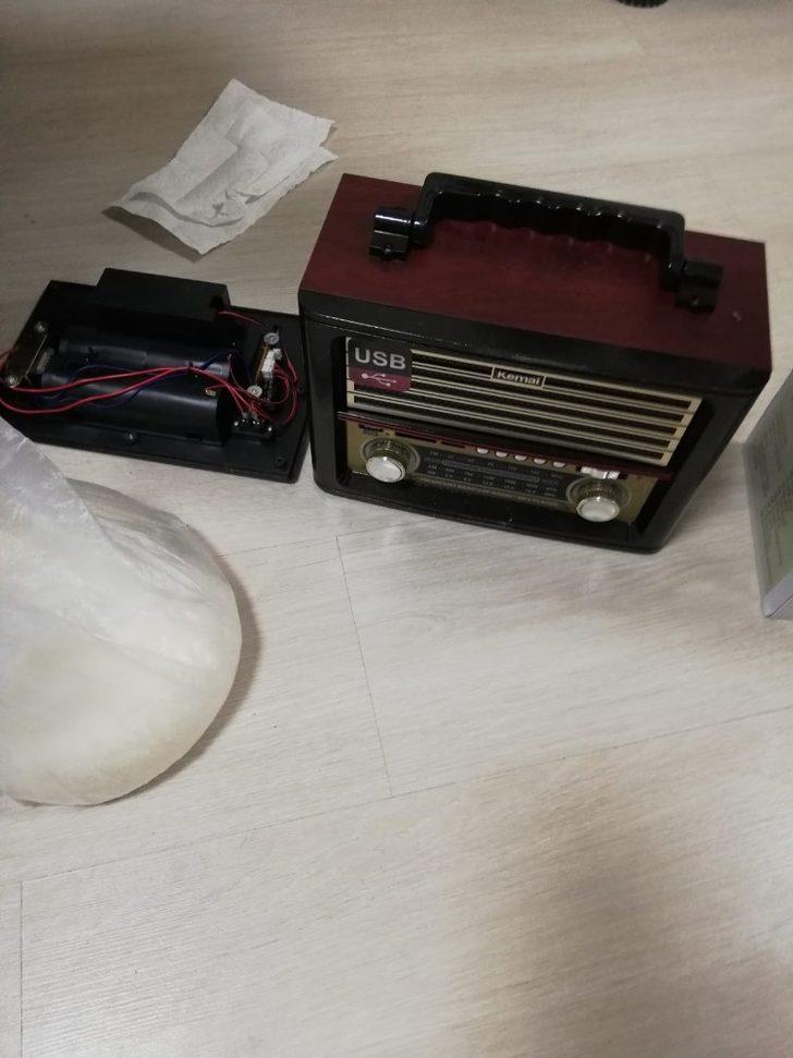 Kargoyla gelen radyonun içerisinden 1 kilo uyuşturucu çıktı G1