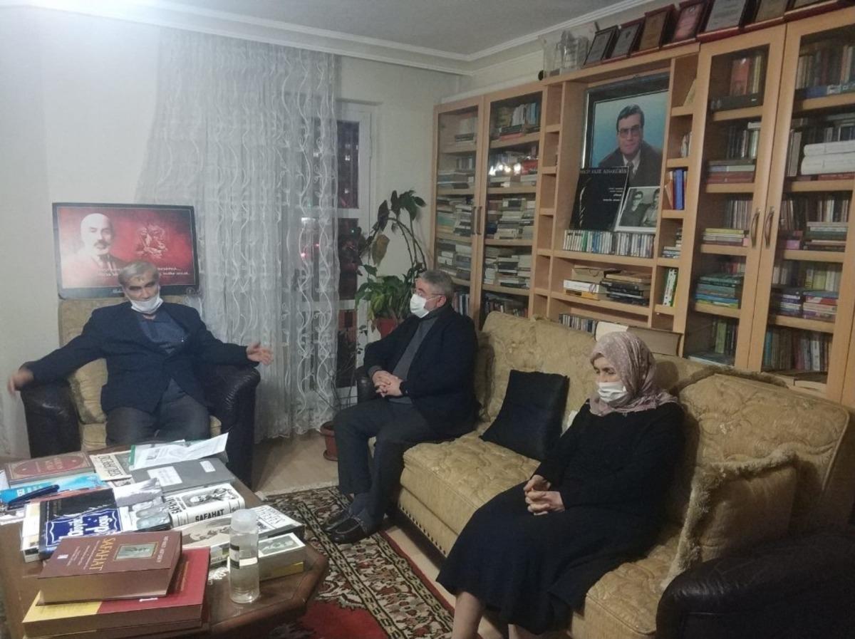 Mehmet Tatlısu, k&uuml;t&uuml;phanesini &Ccedil;orum Belediyesine bağışladı