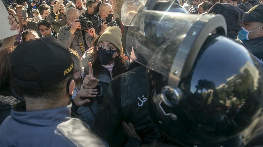 Tunus'ta hafta sonundan bu yana süren gösterilerde 1000'den fazla kişi gözaltına alındı