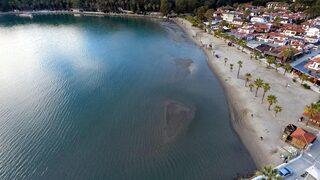 Akyaka'da deniz çekilmesi havadan görüntülendi