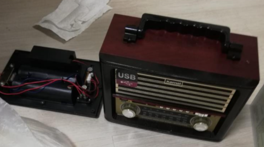 Kargoyla gönderilen radyo içinden uyuşturucu çıktı