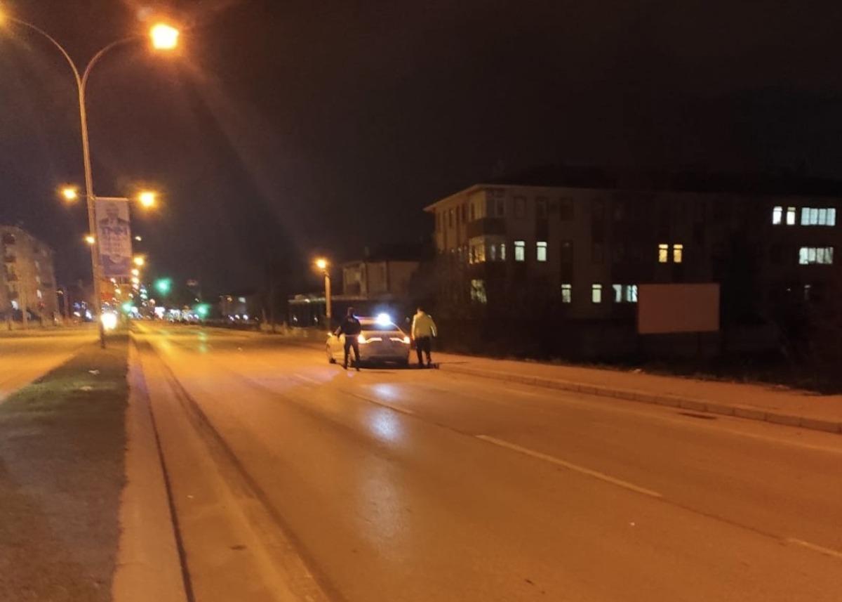 Yolun karşısına ge&ccedil;erken otomobilin &ccedil;arptığı kadın hayatını kaybetti