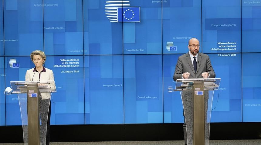 AB aşı sertifikasını erteleyecek, gerekli olmayan seyahatleri 'daha güçlü' caydıracak