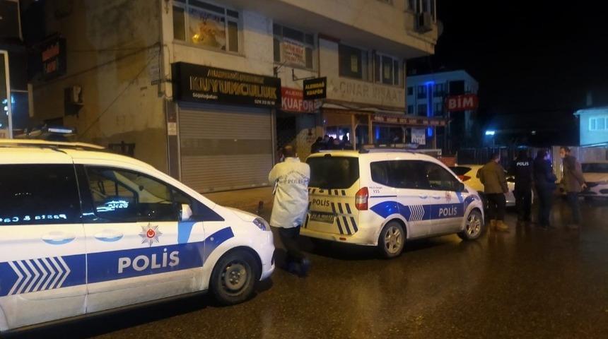 Çekmeköy'de hareketli anlar: Kuyumcuyu soyan hırsız kıskıvrak yakalandı
