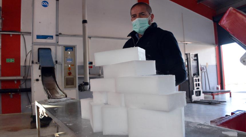 Alman aşısı, Maraş dondurması buzuyla taşınıyor