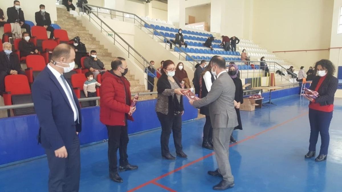Erdek&rsquo;te &ouml;ğretmenler &ouml;d&uuml;llendirildi