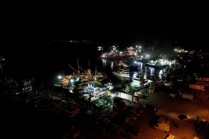 Yasaklı alan dışında kalan İğneada'da 250 tekne hamsi peşinde G1