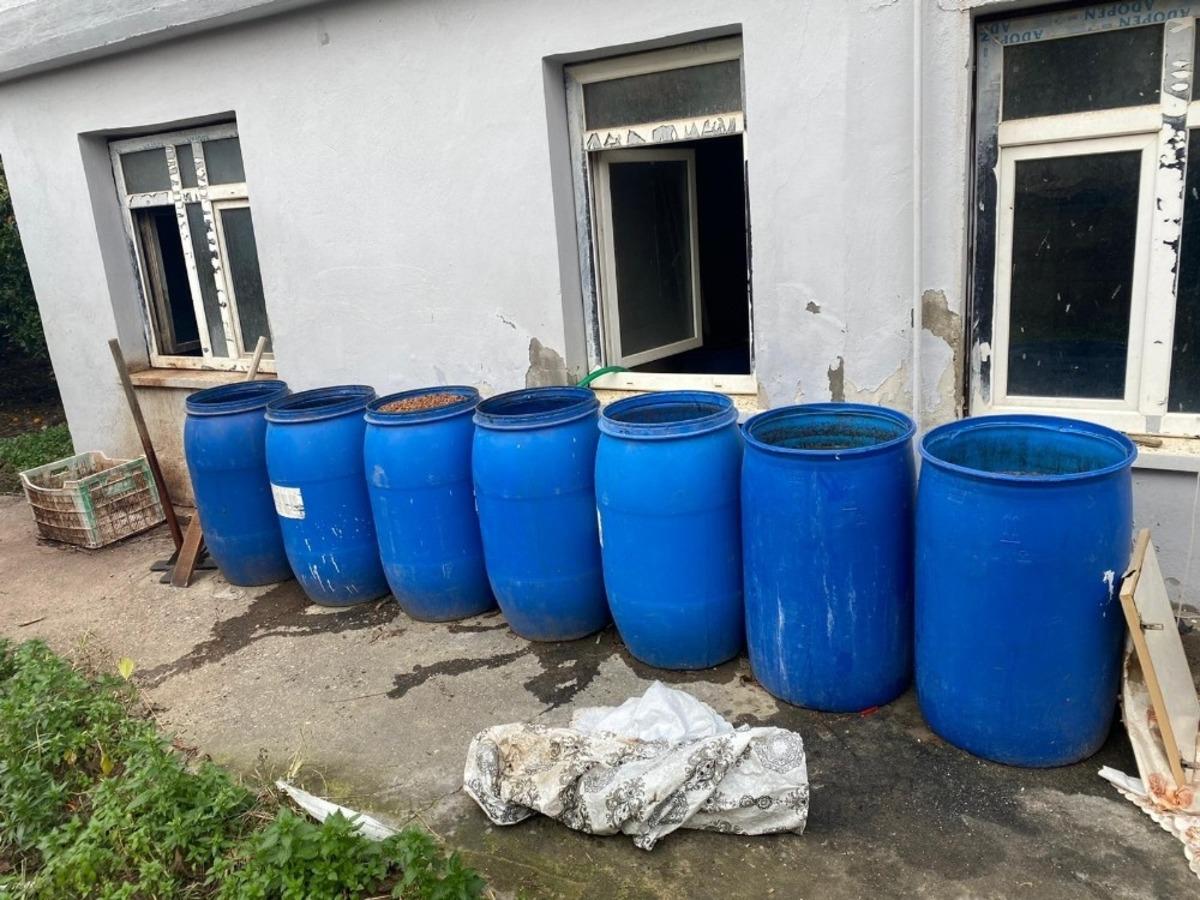 Adana&rsquo;da 2 bin 443 litre sahte i&ccedil;ki ele ge&ccedil;irildi