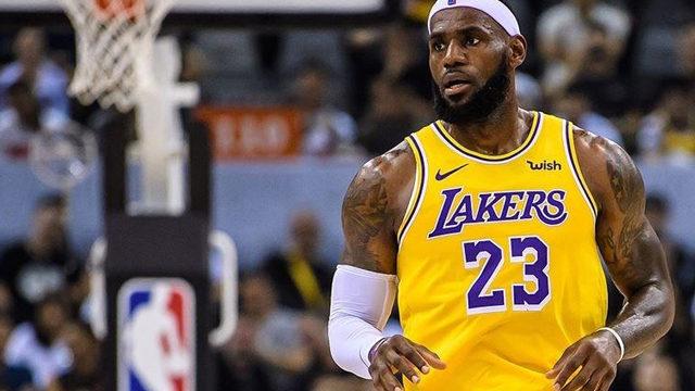 Lebron James'ten Bucks'a 34 sayı
