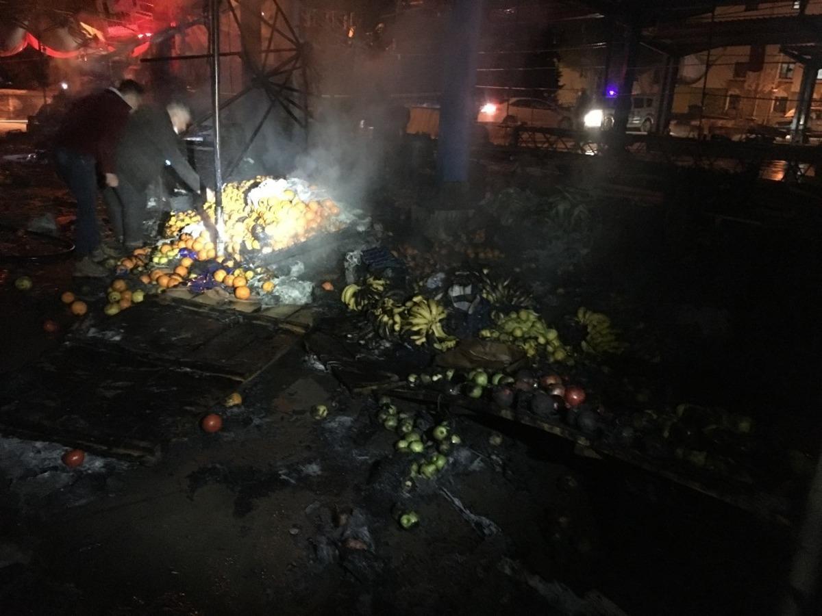 Kapalı pazar yerinde yangın