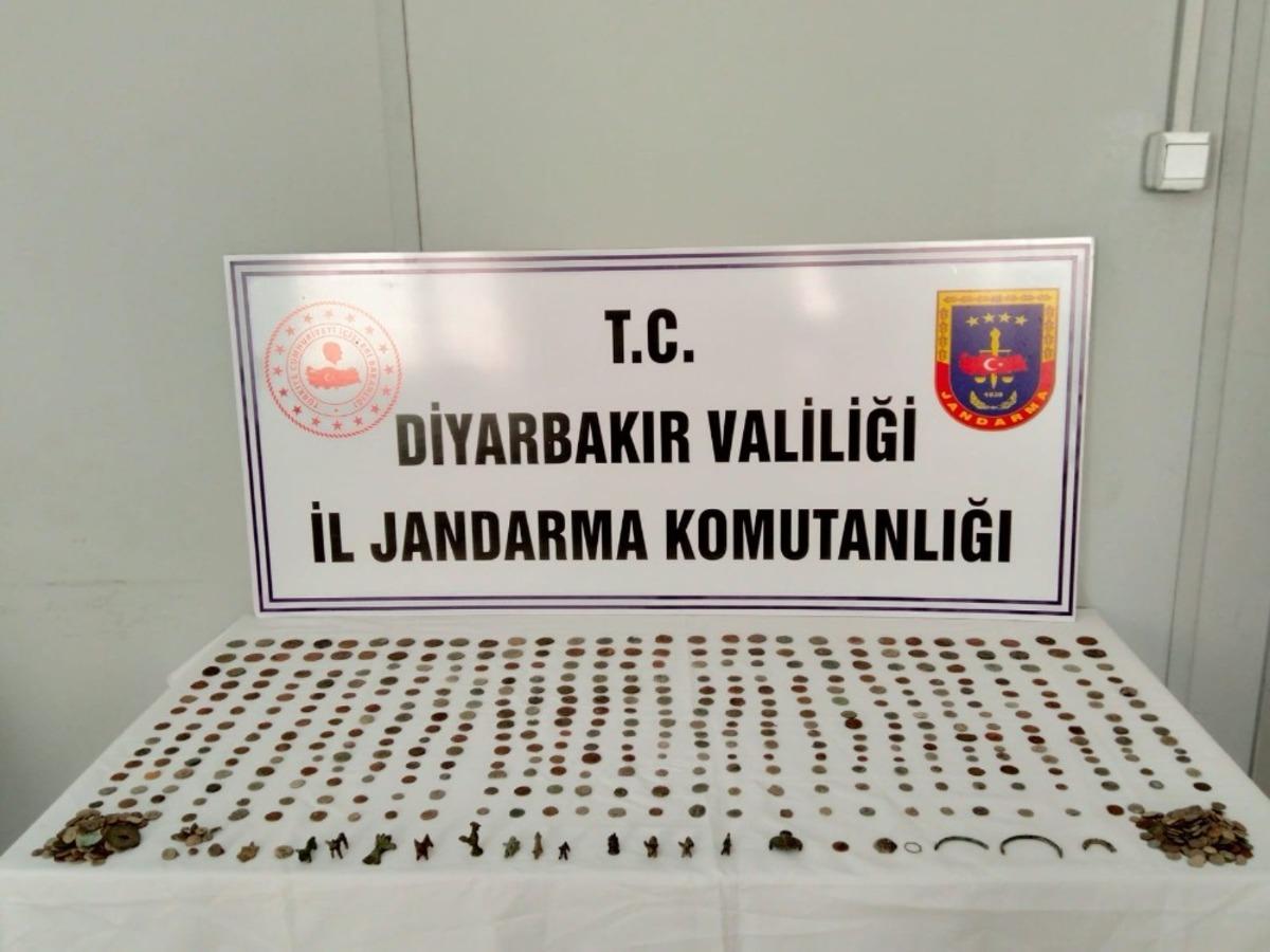 Diyarbakır&rsquo;da tarihi eser ka&ccedil;ak&ccedil;ılığı operasyonu: 695 eser ele ge&ccedil;irildi
