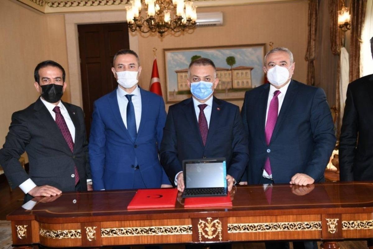 ATSO ve ATB&rsquo;den uzaktan eğitime tablet desteği