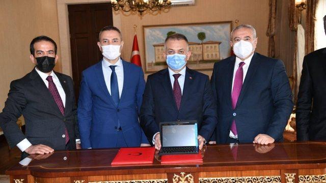 ATSO ve ATB’den uzaktan eğitime tablet desteği