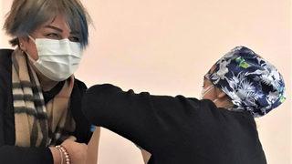 Koronovirüs geçirip, antikor geliştirmeyen doktora aşı